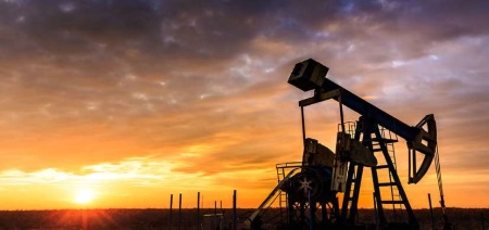 Нефть остается под давлением увеличения добычи