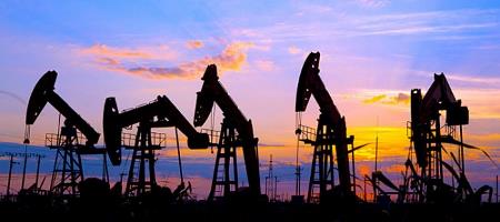 Дорогая нефть поддерживает акции сектора