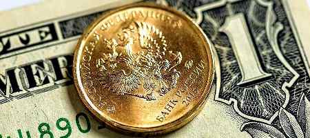 Рубль теснит доллар США по всем фронтам