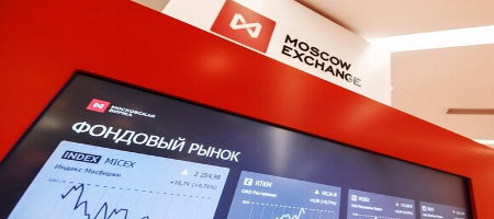 Укрепление рубля притормозило рост индекса МосБиржи