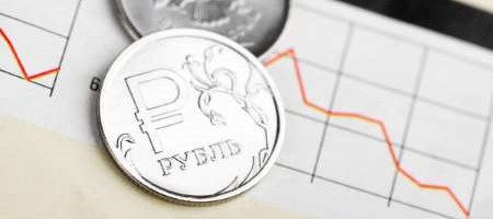 Рубль стабилен на уровне 65,80
