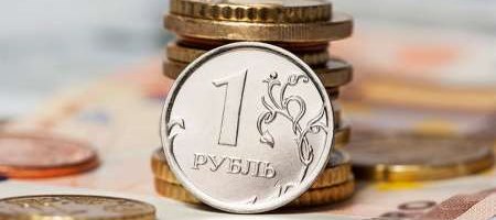 Рубль дорожает с опорой на нефть