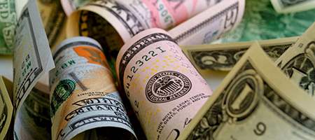 Спекулянты на МосБирже уходят в доллар