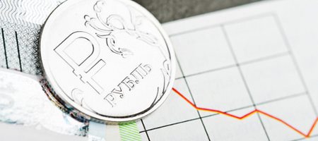 Рубль упал к минимумам апреля прошлого года